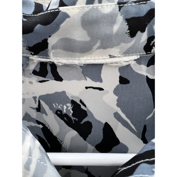 Womens Unbranded Gray and White Short Sleeve Button Up Shirt Size Unknown - Picture 6 of 11